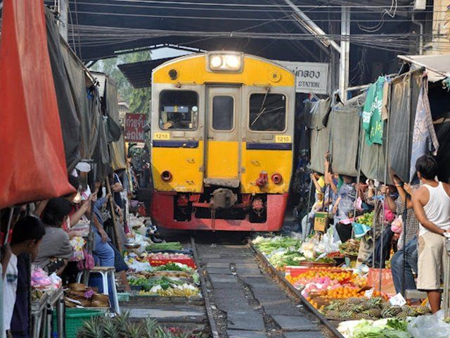 Der Zugmarkt in Bangkok